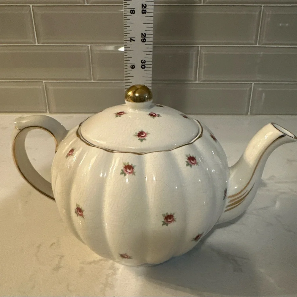 Vtg. Gibson, England, China teapot🫖 , Cream  w/Small Roses‎ & Gold Accents